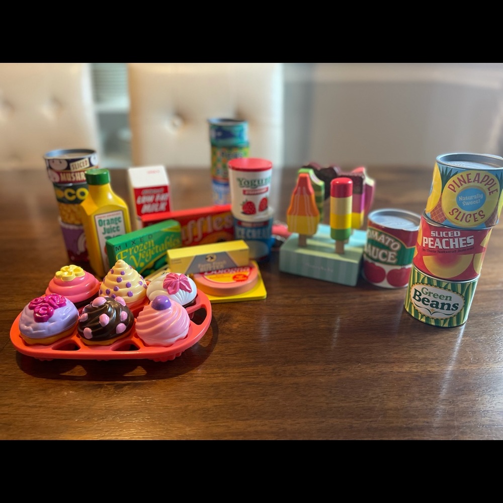 Toy Food Lot- 35 pieces mixed brand (Melissa & Doug, Le To Van, and Toys R Us)